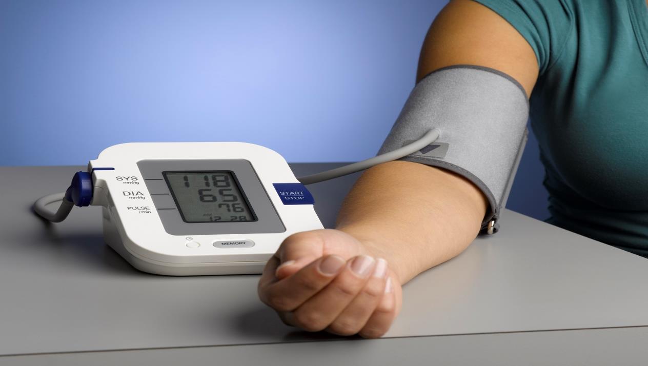 كيفية قياس ضغط الدم بشكل صحيح؟ 8 أخطاء يجب عليك تجنبها
