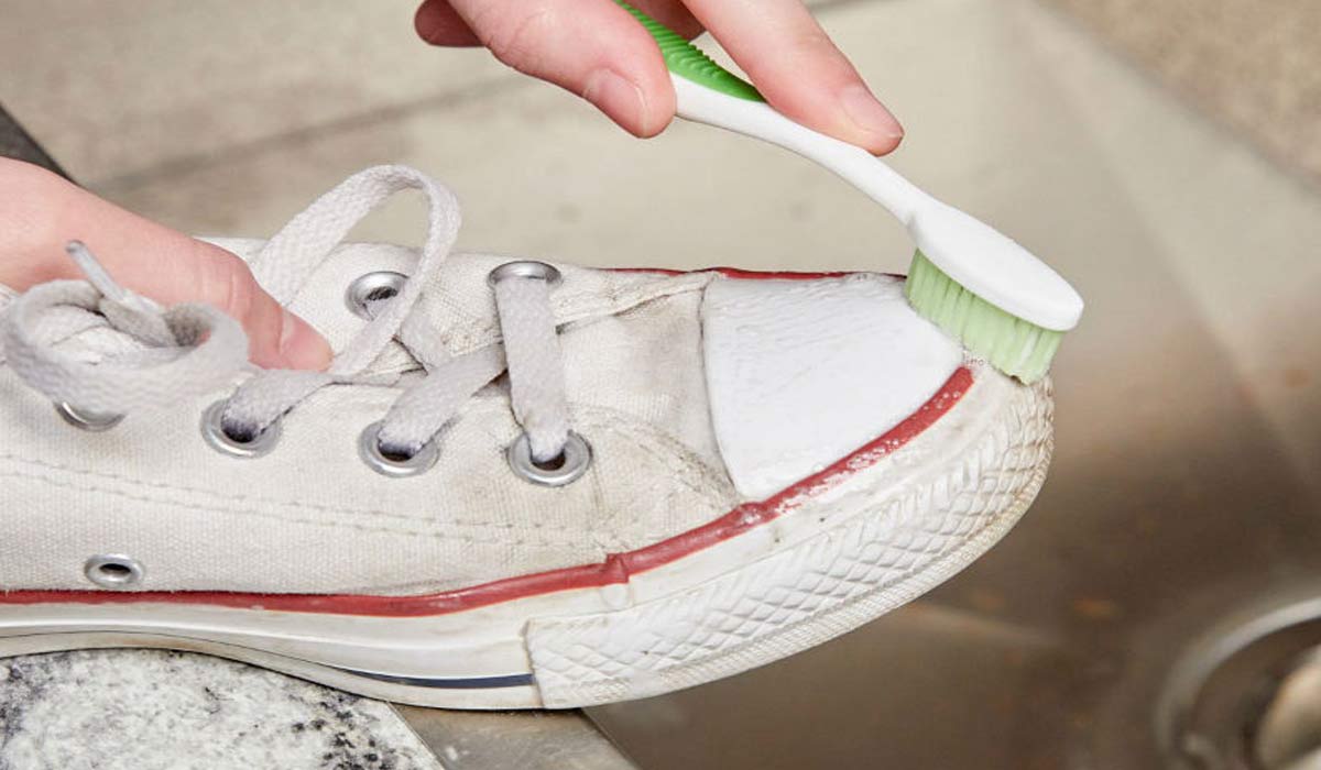 كيف أنظف الحذاء الأبيض؟