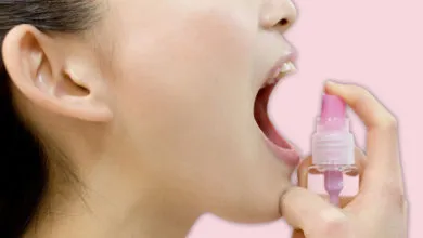 كيف اتخلص من رائحة الفم الكريهة : 5 وصفات طبيعية لنفس منعش
