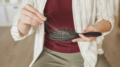 كيفية علاج تساقط الشعر بـ 5 طرق بأقل تكلفة بمكونات منزلية ؟