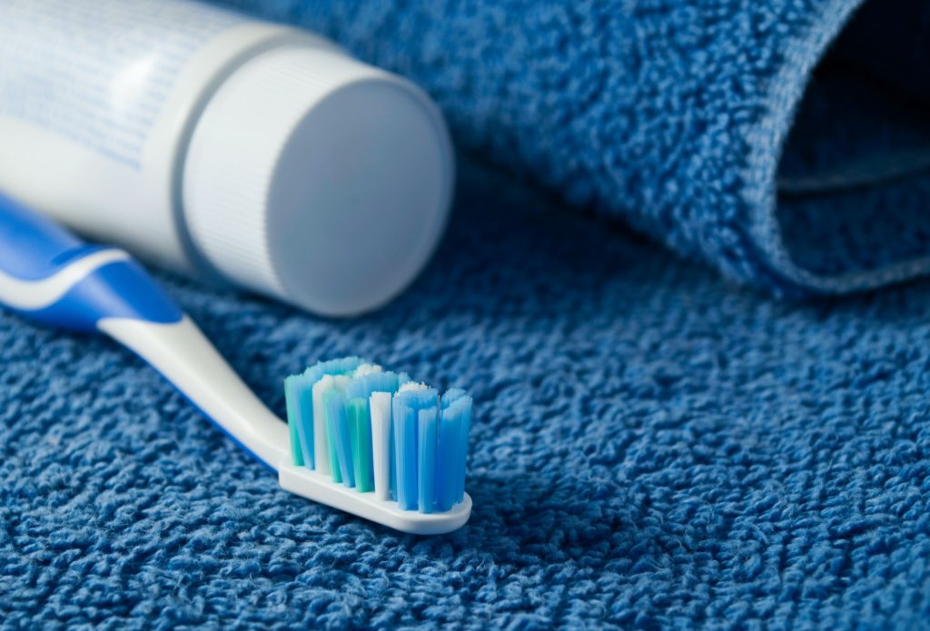  استخدام معجون الأسنان في إزالة بقع السجاد