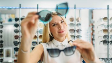 كيف اختيار النظارة الشمسية المناسبة للوجه: 7 معايير لشراء الأمثل