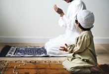كيفية تعلم الصلاة في الإسلام؟: 4 أمور يغفل عنها بعض الأباء عند تعليم أطفالهم