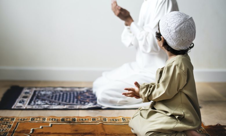 كيفية تعلم الصلاة في الإسلام؟: 4 أمور يغفل عنها بعض الأباء عند تعليم أطفالهم