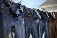 كيفية غسل الملابس الجينز؟ 10 نصائح يجب اتباعها عن غسل البنطلون