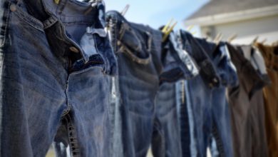 كيفية غسل الملابس الجينز؟ 10 نصائح يجب اتباعها عن غسل البنطلون