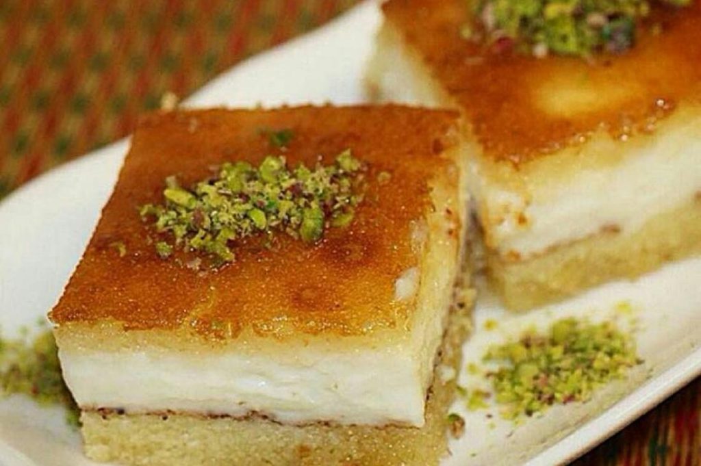 طريقة عمل البسبوسة بالقشطة أشهر حلويات رمضان