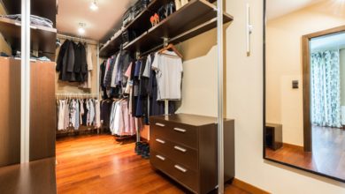 كيف تعلم ترتيب خزانة الملابس بشكل منظم في 6 خطوات؟