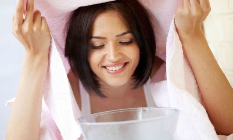 كيفية تنظيف الوجه بالبخار في المنزل؟ وأهم 7 فوائد
