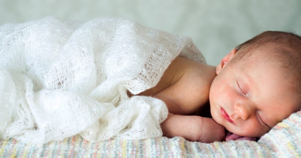 أساسيات نوم الطفل دون قلق أو استيقاظ